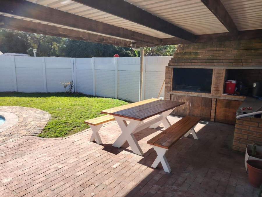 To Let 4 Bedroom Property for Rent in Stellenberg Western Cape